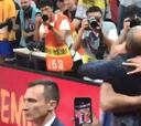 El emotivo abrazo entre Scola y Ginobili en el festejo argentino