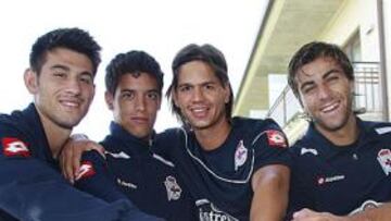 <b>REPOKER DE PORTUGUESES. </b>Pizzi, Salomão, Zé Castro, André Santos y Bruno Gama posan para AS en la concentración de Vilalba.