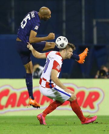 Steven N'Zonzi y Bruno Petkovic.