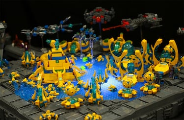 Más de 4 metros de Starcraft construidos con LEGO