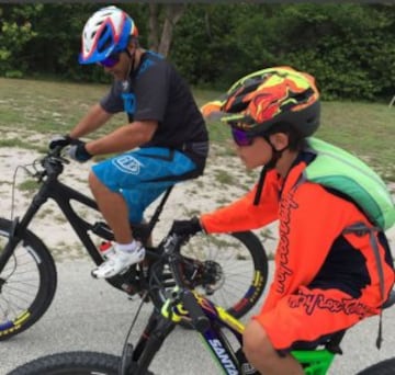 Juan Pablo le baja a la velocidad cuando disfruta su otra pasión como lo es montar bicicleta. 