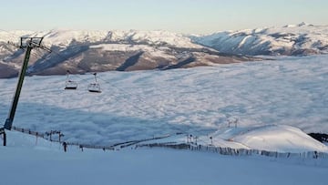 Vista desde lo alto de la estaci&oacute;n de esqu&iacute; de La Masella, en el Pirineo catal&aacute;n, que por su privilegiada situaci&oacute;n e infraestructuras es siempre una de la primeras estaciones en abrir temporada y de las &uacute;ltimas en cerra