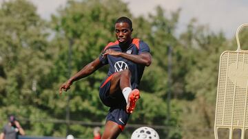 Weah responde a las críticas: “Estoy tirando esa energía negativa”