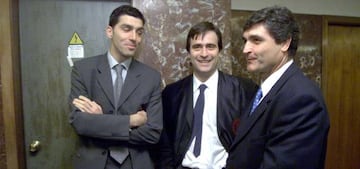 Juande Ramos, junto a Juan Ramón López Muñiz y a Miguel Cardenal, su entonces abogado, en 2003 cuando demandaron al Espanyol.