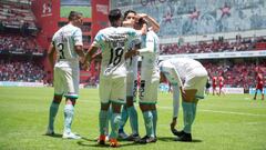 Quer&eacute;taro festejando su victoria ante Toluca en Liga MX.