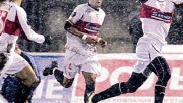 <b>EL GOL DEL EMPATE. </b>Un contragolpe muy bien conducido por el brasileño Alves acabó con el gol del empate de Kepa, que luego fue expulsado.