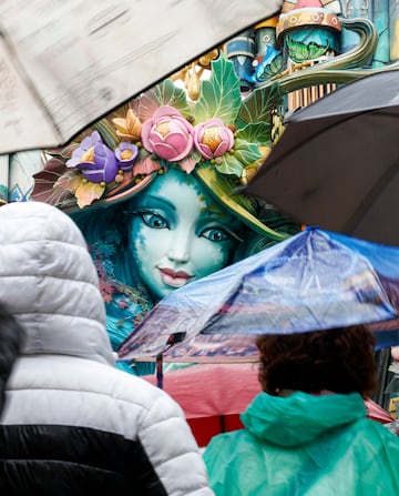 Este mircoles, 19 de marzo y da de San Jos, se celebrar el emocionante "Da de la Crem" en las Fallas de Valencia, donde ms de 700 monumentos que los artistas falleros han levantado por toda la ciudad ardern en un espectculo impresionante. Marcando el broche de oro de la fiesta ms emblemtica de Valencia y una de las ms multitudinarias de toda Espa?a. La noche se iluminar con fuegos artificiales.