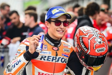 El piloto español de Repsol Honda, Marc Márquez celebrando su quinta pole. 