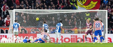 Lookman amplía la ventaja entrando con potencia al segundo palo tras un centro peinado por Ruggeri, superando al portero sin oposición.