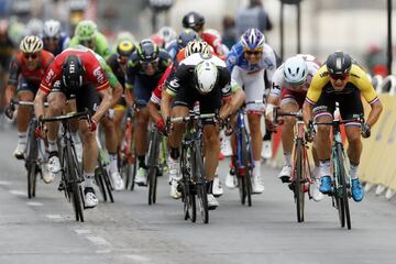 Así fue la última etapa del Tour: El paseo por París