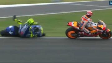 Márquez tiró a Rossi, intentó disculparse y el italiano se negó a hablar con él