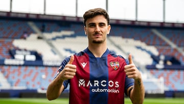 Oficial: Álex Forés refuerza el ataque del Levante