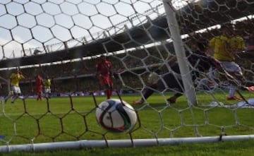 Colombia debuta en las Eliminatorias ante Perú. Ambiente de fiesta y de carnaval en El Metropolitano. 