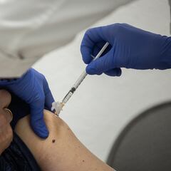 Identifican un nuevo efecto de las vacunas ARN contra la COVID: beneficia a los pacientes con cáncer