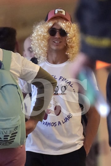 Lucas Vázquez y sus amigos en el aeropuerto de Ibiza para celebrar su despedida de soltero.