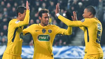 Di Mar&iacute;a, Neymar y Mbappe celebran un gol del PSG en un partido de la Copa francesa.