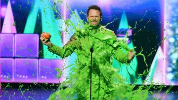 Charli D’Amelio and co-host Nate Burleson talk slime ahead of the 2023 Kids’ Choice Awards.