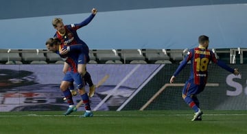 0-1. Frenkie De Jong celebr¨® el primer gol.