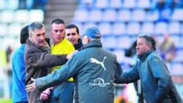 <b>LÍO FINAL. </b>El árbitro cortó la posibilidad de reacción del Valladolid con tres expulsiones.