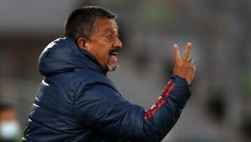 Futbol, Universidad de Chile vs O'Higgins.
Fecha 32, campeonato Nacional 2021.
El entrenador de Universidad de Chile Cristian Romero es fotografiado durante el partido de primera division contra O'Higgins disputado en el estadio Elias Figueroa de Valparaiso, de Chile.
15/11/2021
Andres Pina/Photosport
Football, Universidad de Chile vs O'Higgins.
32nd date, 2021 National Championship.
Universidad de Chile's head coach Cristian Romero is pictured during the first division match against O'Higgins held at the Elias Figueroa stadium in Valparaiso, Chile.
15/11/2021
Andres Pina/Photosport