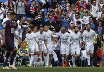 Golazo de falta de James.