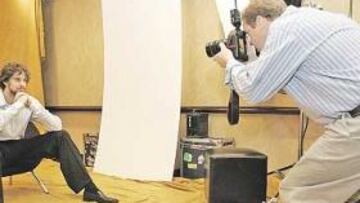 <b>COMO UNA ESTRELLA. </b>Pau Gasol, el pasado viernes en el Hotel Hilton Americas de Houston, posa como una de las estrellas del All-Star.