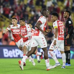 Santa Fe vence a América y respira en la Liga