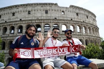 Esta noche arranca la Eurocopa con el partido inaugural entre Turquía e Italia en Roma. En las calles ya se nota el ambiente.