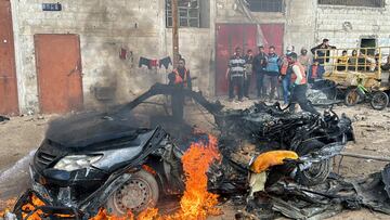 A firefighter extinguishes a burning car hit by an Israeli strike, amid the ongoing conflict between Israel and Palestinian Islamist group Hamas, in Rafah in the southern Gaza Strip, February 10, 2024. REUTERS/Bassam Masoud