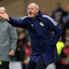 Steve Clarke y la controversia sobre los altos precios: “No te endeudes”