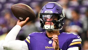 MINNEAPOLIS, MINNESOTA - AUGUST 10: J.J. McCarthy #9 of the Minnesota Vikings warms up before the preseason game against the Las Vegas Raiders at U.S. Bank Stadium on August 10, 2024 in Minneapolis, Minnesota. Stephen Maturen/Getty Images/AFP (Photo by Stephen Maturen / GETTY IMAGES NORTH AMERICA / Getty Images via AFP)