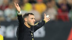 Santiago Giménez cuestiona el debut tardío de jóvenes en la Liga MX