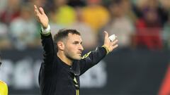 Santiago Giménez da la cara tras goleada frente a Colombia