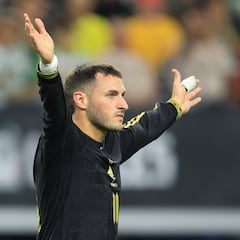 Santiago Giménez cuestiona el debut tardío de jóvenes en la Liga MX