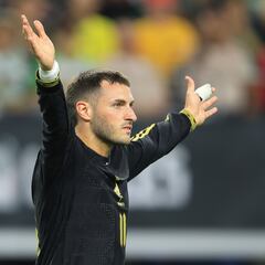 Santiago Giménez da la cara tras goleada frente a Colombia