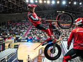 Bou falla y Busto lo aprovecha