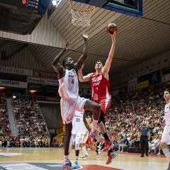 El Madrid, líder en solitario