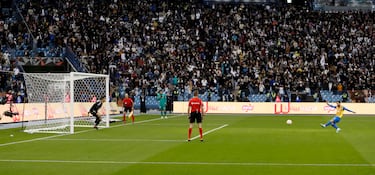 Penalti de la clasficación. Hugo Guillamón lanza el noveno de la tanda a la izquierda de la portería de Thibaut Courtois.