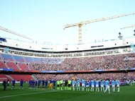 Soccer Football - LaLiga - FC Barcelona v Real Oviedo - Spotify Camp Nou, Barcelona, Spain - January 25, 2026 General view of FC Barcelona players lining up alongside Real Oviedo players before the match REUTERS/Albert Gea