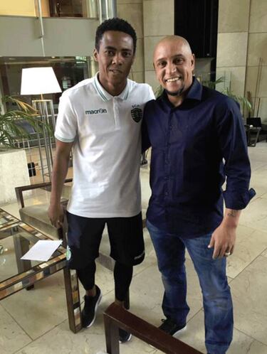 Roberto Carlos visitó a los jugadores del Sporting