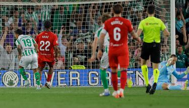 2-1. Jesús Rodríguez conecta con Isco que asiste de primeras, y desde la frontal del área, de manera magistral  para dejar en el mano a mano al Cucho Hernández con Orjan Haskjold Nyland y anotar el segundo tanto verdiblanco.