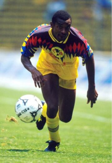 El camerunés recaló en las Águilas en 1994 y desembolsó 49 tantos. 