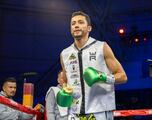 ¿Cuál es el récord de boxeo de Rafael Espinoza?