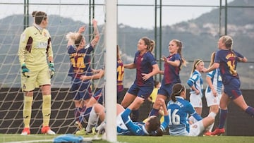 El Barcelona celebra el gol de Mapi León ante el Espanyol