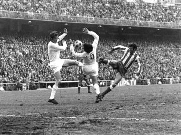 Zapatones se retiró del Atlético marcando en la final de la Copa de Europa contra el Bayern en 1974. El gol de Schwarzenbeck en el último instante de aquella prórroga dejó al equipo rojiblanco sin título, obligó al partido de desempate y después Luis cambió el césped por los banquillos para dirigir a los que hasta entonces eran sus compañeros. Pese a ser centrocampista, el Sabio de Horaleza destacaba por su llegada y golpeo de balón y ha mantenido durante casi 50 años su récord como máximo goleador del club. Especialista a balón parado, 27 de sus tantos fueron en competición europea. Un récord que solo ha podido superar Griezmann. Luis ganó tres Ligas y tres Copas en 370 partidos. Sin duda, uno de los grandes nombres de la historia del Atlético. Añade su enorme labor como entrenador del Atlético. Solo Simeone ha dirigido más veces al equipo rojiblanco. 