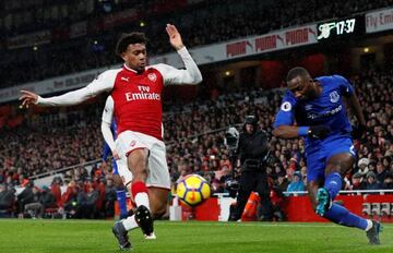 Everton's Yannick Bolasie in action with Arsenal's Alex Iwobi