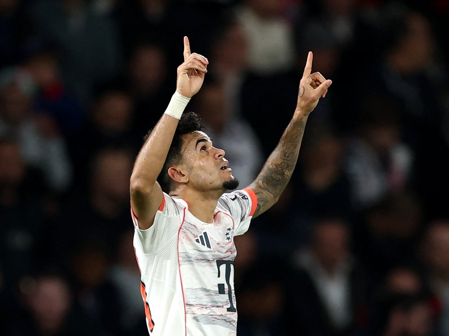 Luis Díaz es humano: Doblete y expulsión en victoria del Bayern ante PSG por Champions - AS Colombia