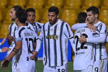 Álvaro Morata celebrando con Federico Chiesa su tanto al Benevento.