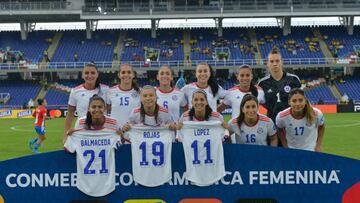 CALI, COLOMBIA - JULY 11: Players of Chile pose for a team picture before a Group A match between Paraguay vs Chile as part of Women's CONMEBOL Copa America Colombia 2022 at Estadio Pascual Guerrero on July 10, 2022 in Cali, Colombia. (Photo by Gabriel Aponte/Getty Images)