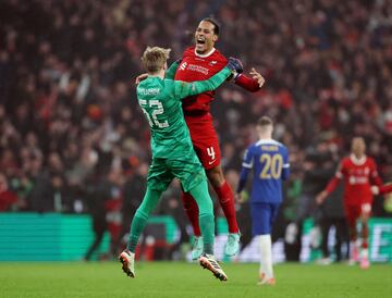 El colombiano fue una de las figuras en la victoria de los Reds 0-1 sobre Chelsea en Wembley. Cuarto título de Lucho en Inglaterra.